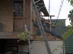 20031221scaffold4roof1.jpg (69kb)
